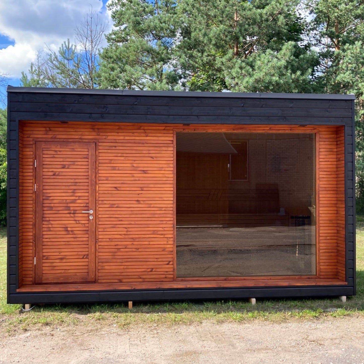 Halo Saunas Hideout 6 Person Traditional Sauna 5m - Nuovo Luxury - Outdoor Sauna