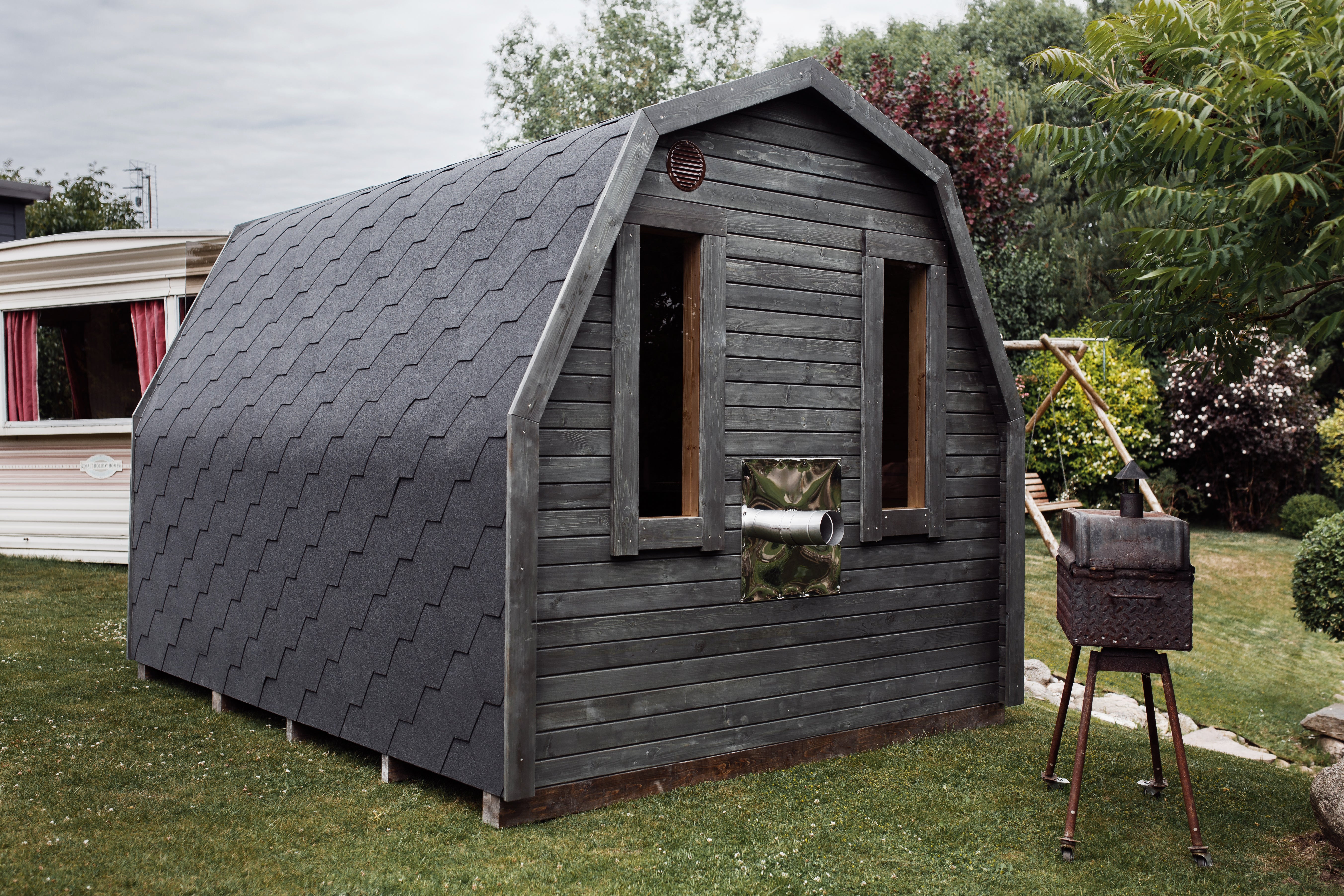 Halo Saunas The Wellness Hut 4 to 6 Person Outdoor Sauna - Nuovo Luxury