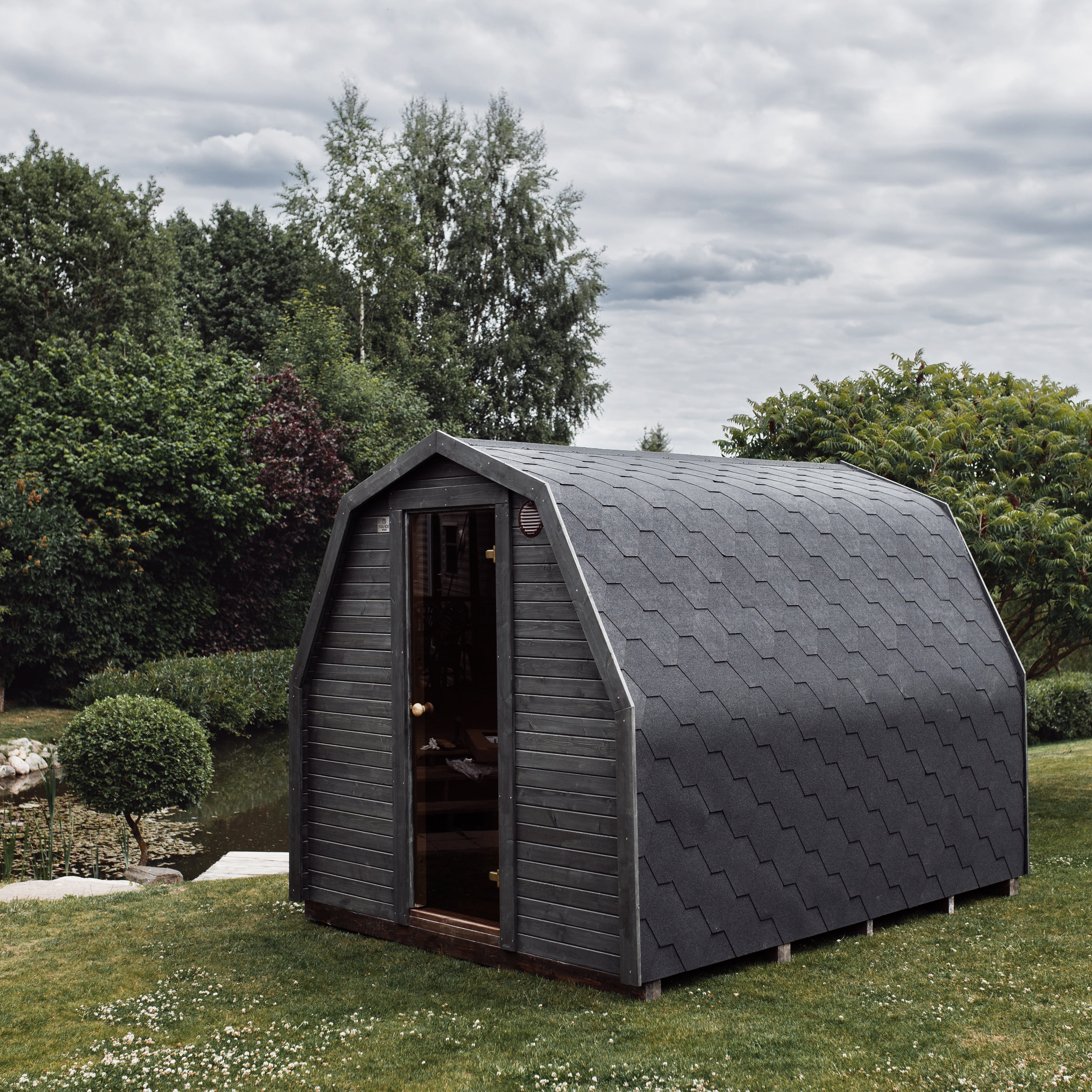 Halo Saunas The Wellness Hut 4 to 6 Person Outdoor Sauna - Nuovo Luxury