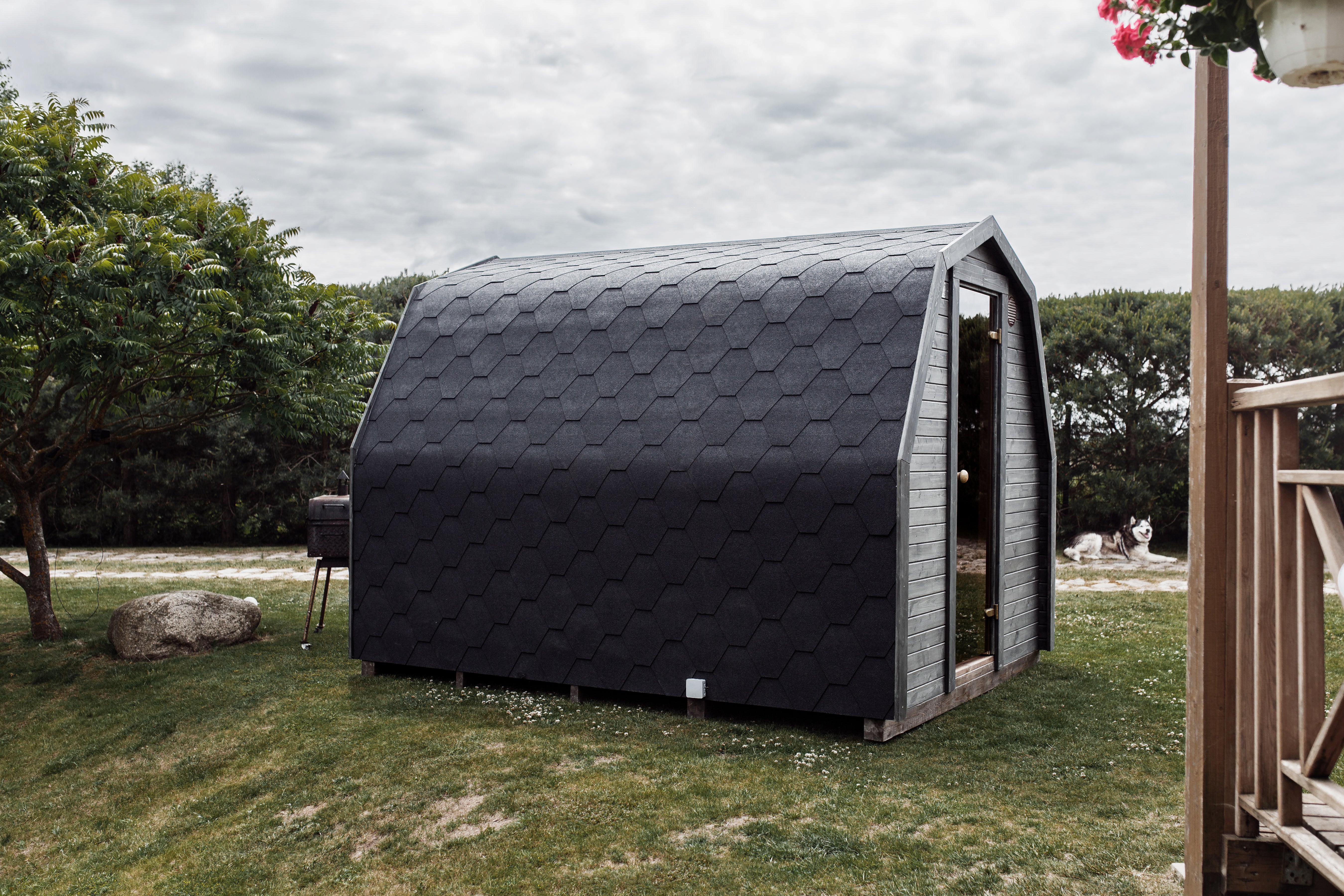 Halo Saunas The Wellness Hut 4 to 6 Person Outdoor Sauna - Nuovo Luxury