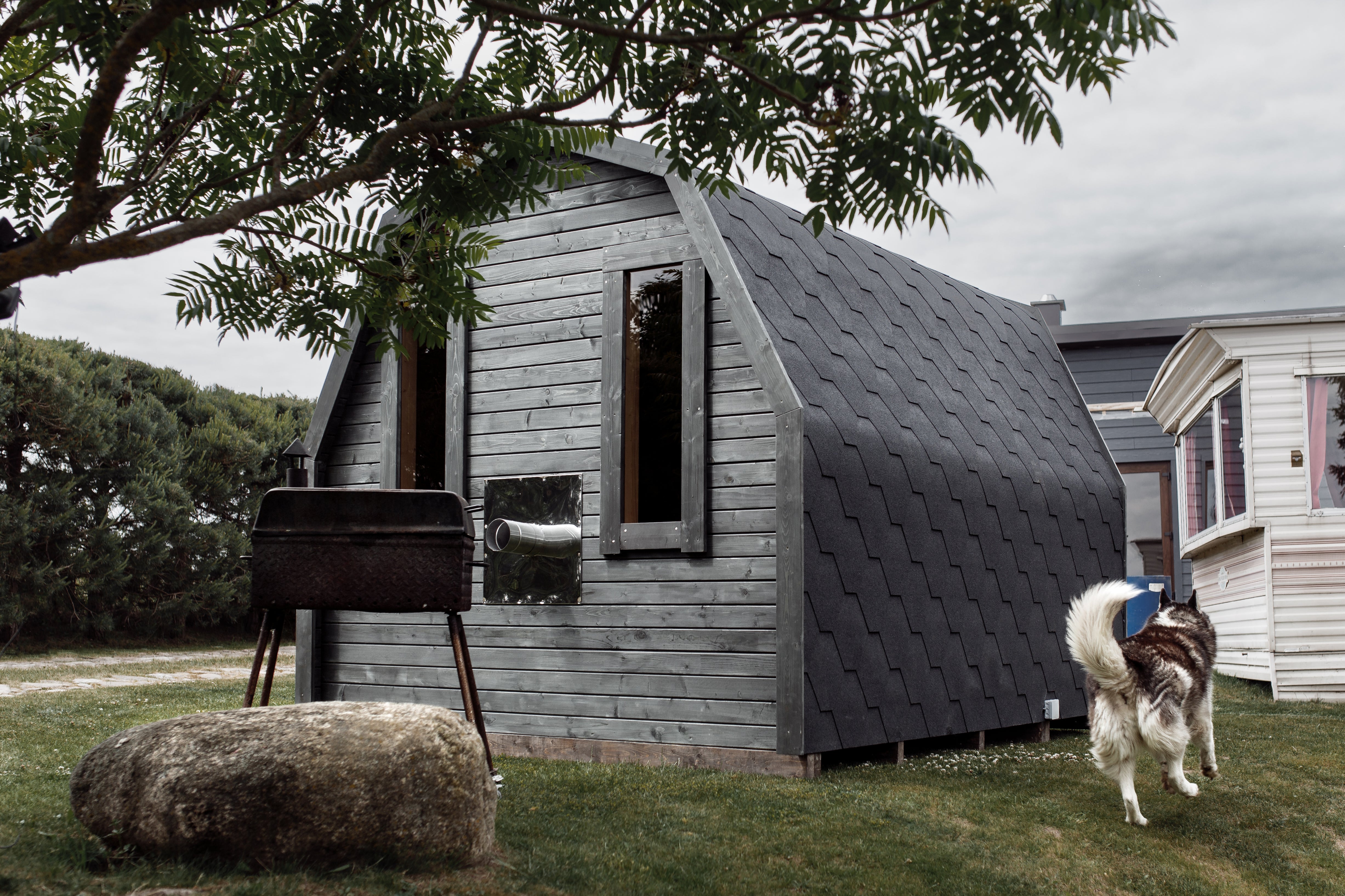 Halo Saunas The Wellness Hut 4 to 6 Person Outdoor Sauna - Nuovo Luxury