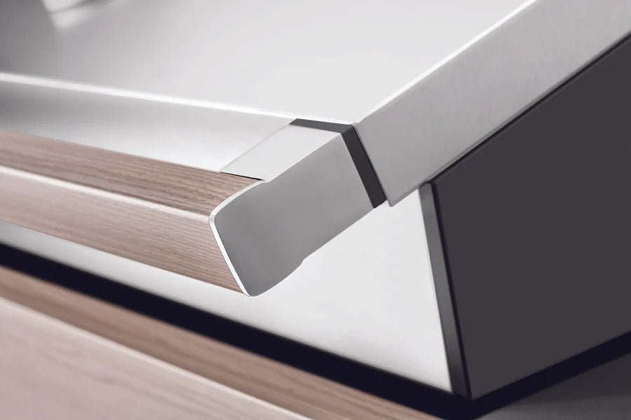 BeefEater 1500 Series - 5 Burner BBQ & Side Burner Trolley - Nuovo Luxury - Barbecue Grill