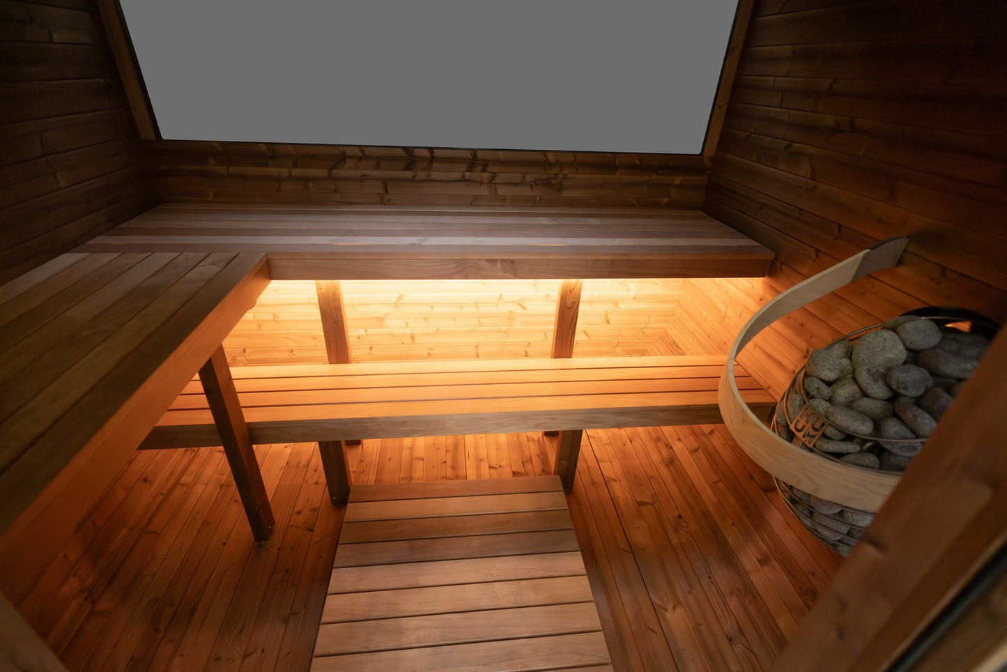 Quadra X sauna interior showing the L-shaped top bench in thermo aspen