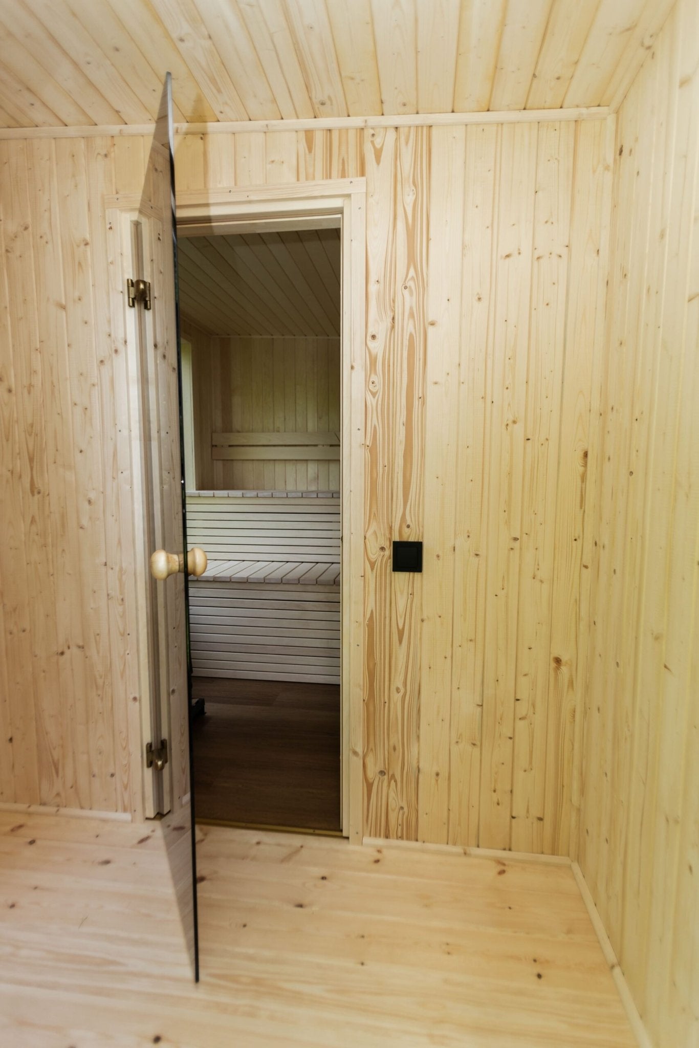 Halo Saunas Allure 4 Person Traditional Sauna - Nuovo Luxury - Outdoor Sauna
