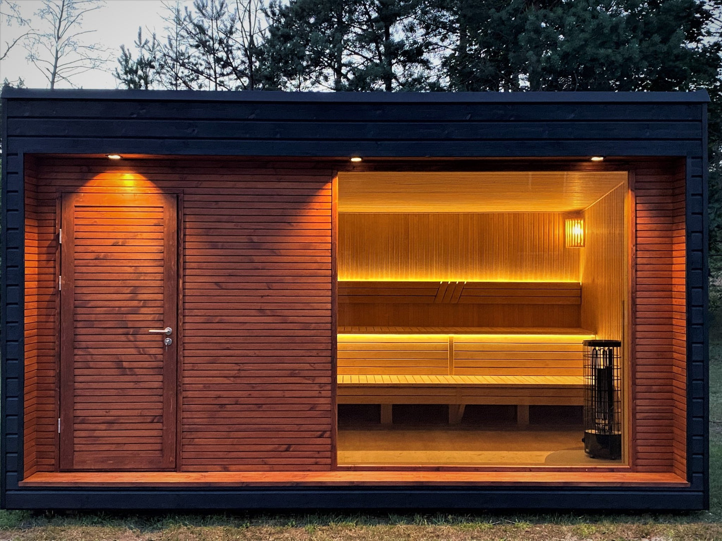 Halo Saunas Hideout 6 Person Traditional Sauna 5m - Nuovo Luxury - Outdoor Sauna