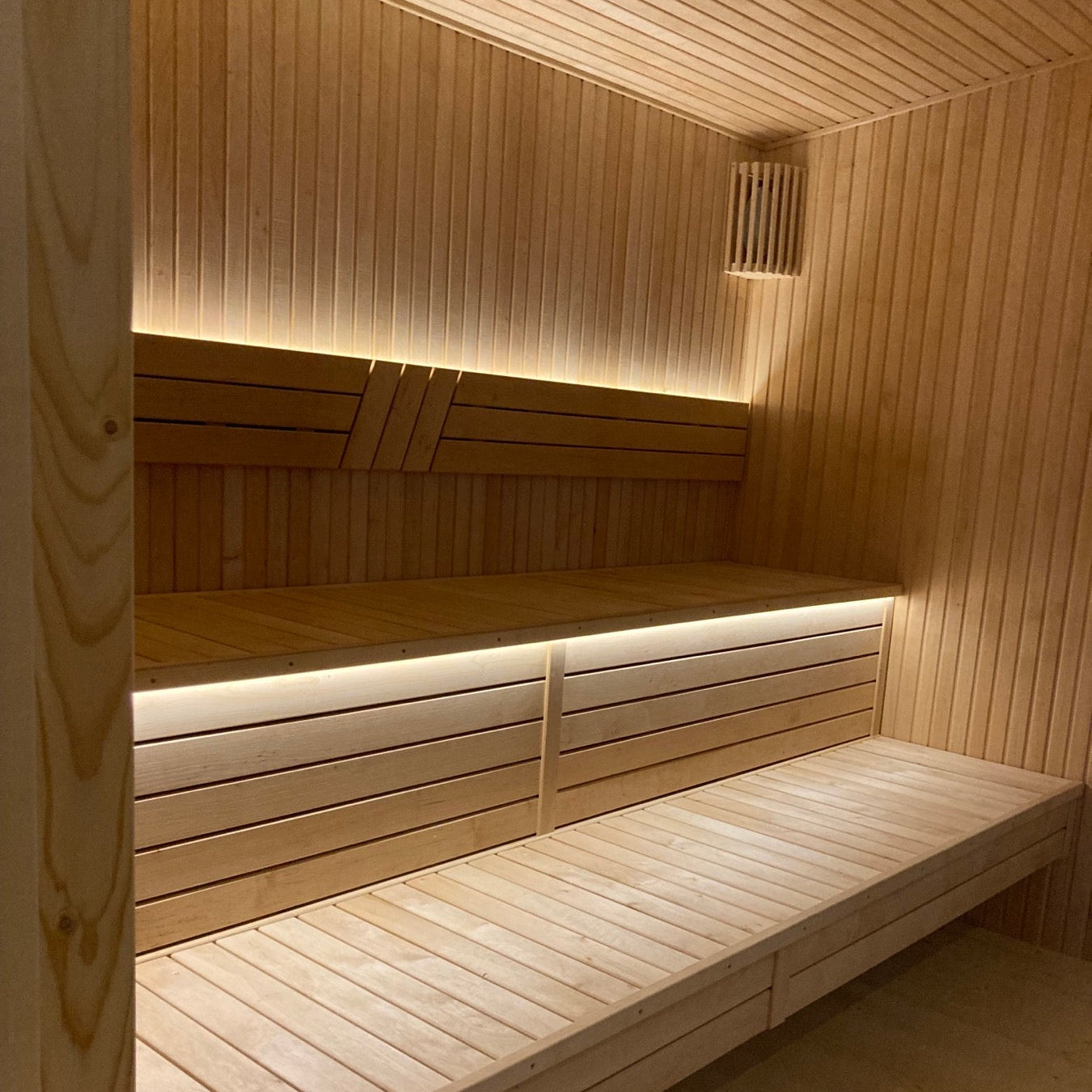 Halo Saunas Hideout 6 Person Traditional Sauna 5m - Nuovo Luxury - Outdoor Sauna