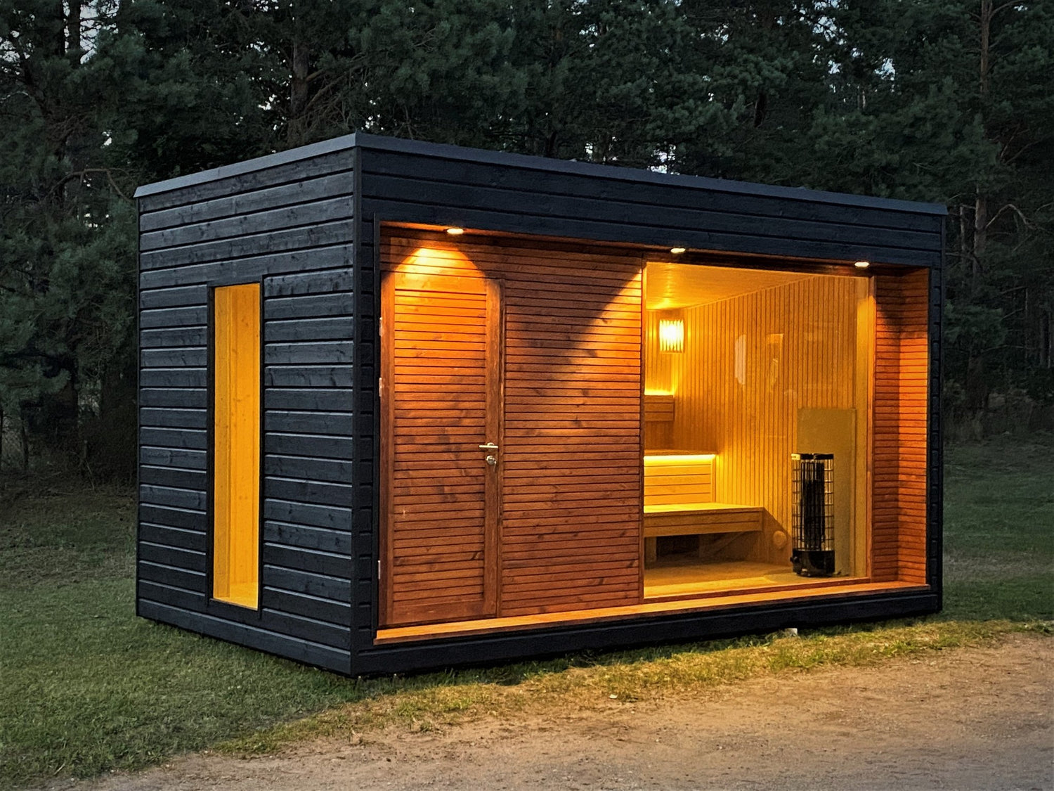 Halo Saunas Hideout 6 Person Traditional Sauna 5m - Nuovo Luxury - Outdoor Sauna