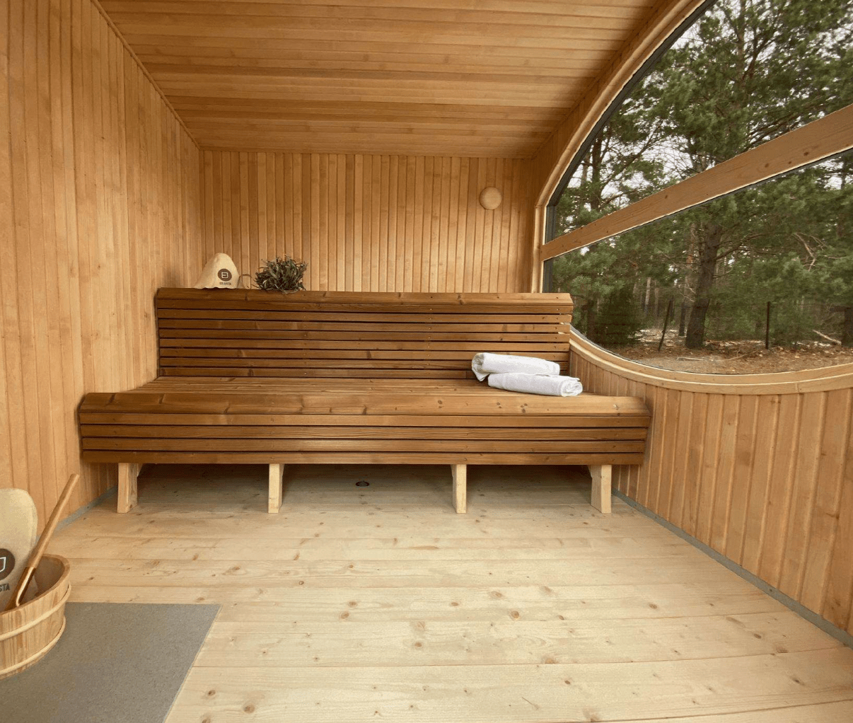 Halo Saunas Prestige Sauna | 4 Person - Nuovo Luxury - Outdoor Sauna