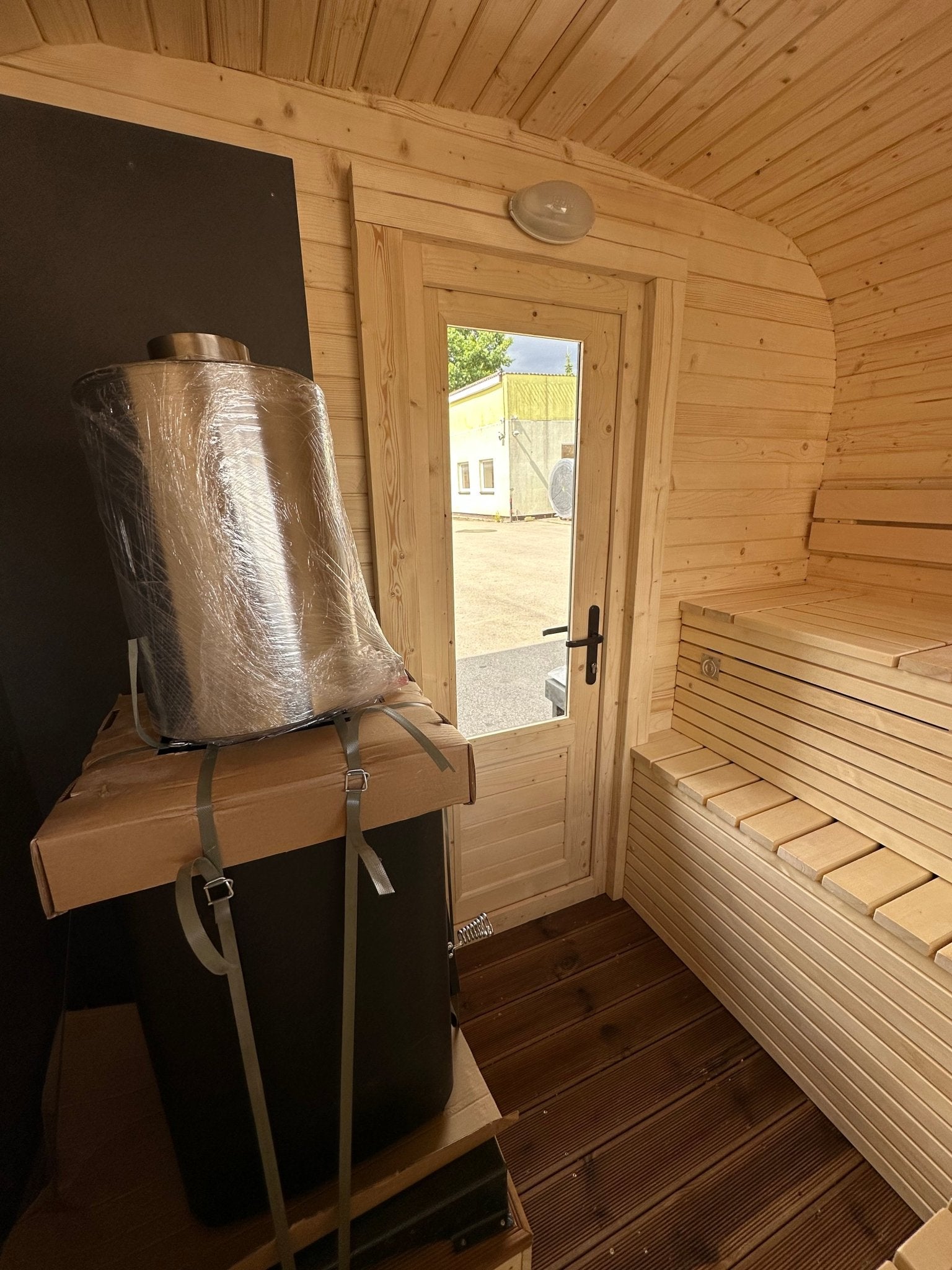 Halo Saunas Rejuvenation Quad Traditional Outdoor 4 to 6 Person Sauna - Nuovo Luxury - Outdoor Sauna