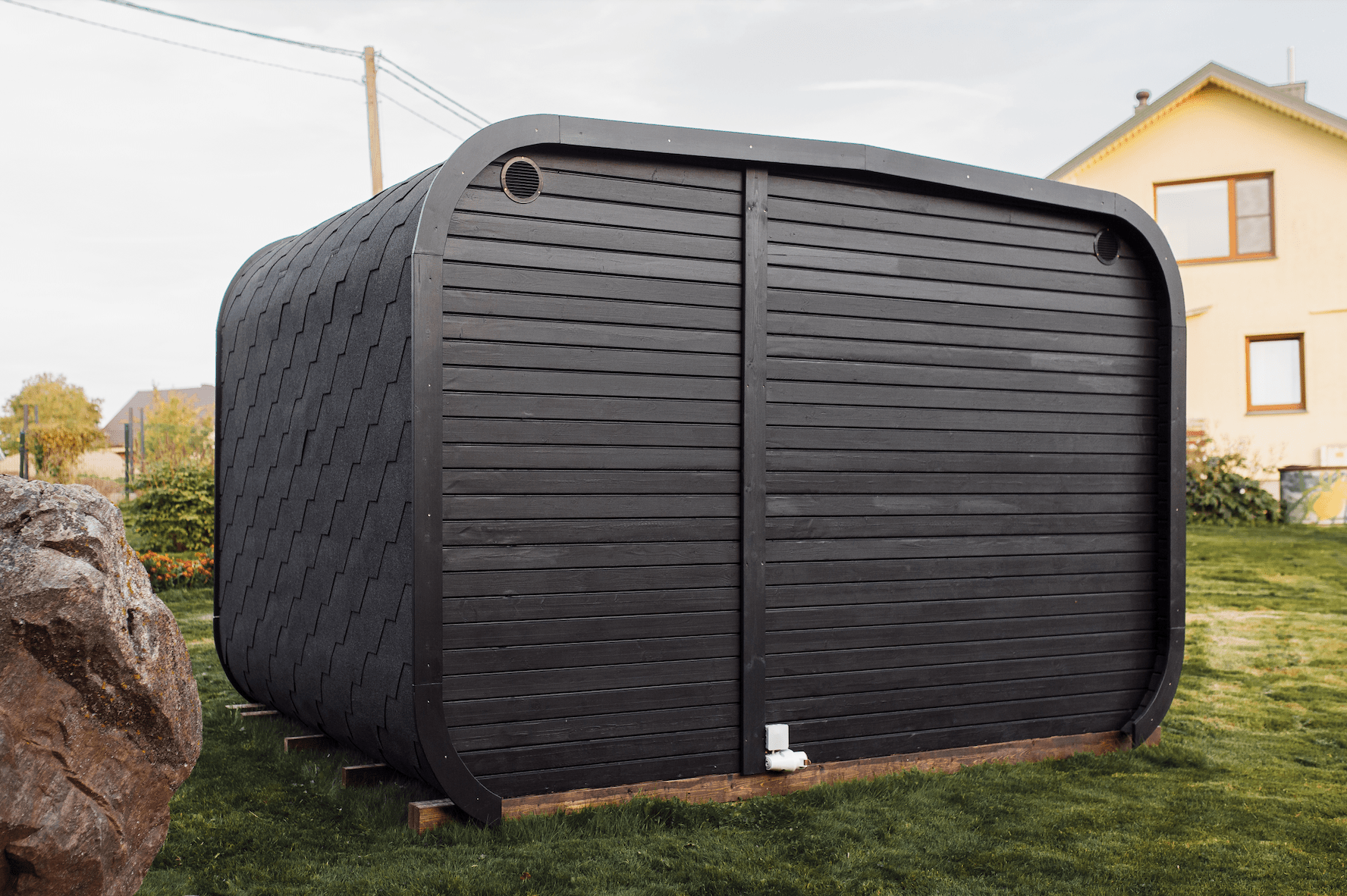 Halo Saunas Sanctuary V1 4 - 6 Person Traditional Outdoor Sauna - Nuovo Luxury - Outdoor Sauna
