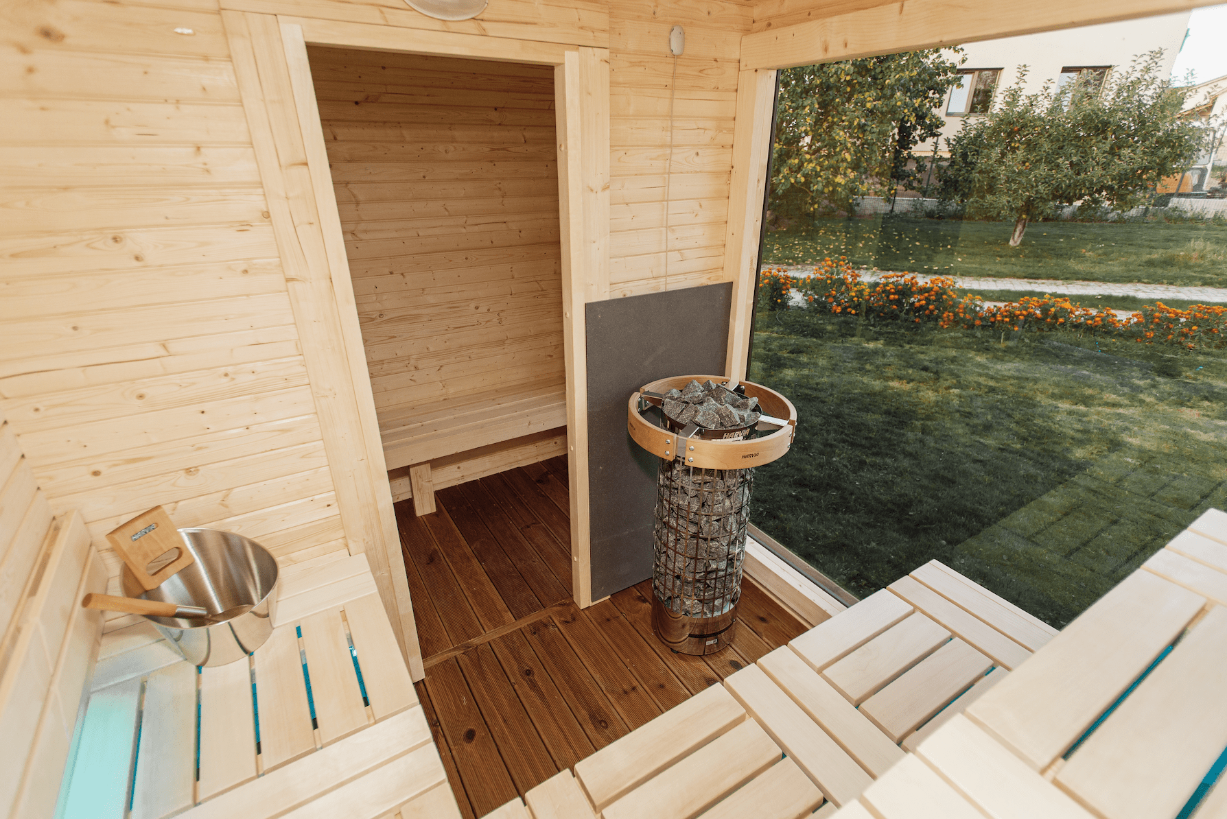 Halo Saunas Sanctuary V1 4 - 6 Person Traditional Outdoor Sauna - Nuovo Luxury - Outdoor Sauna