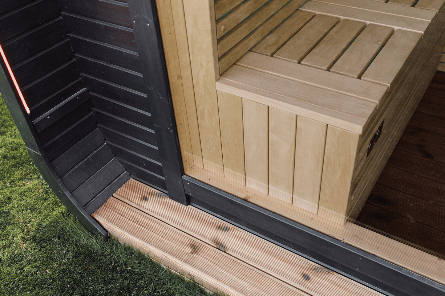 Halo Saunas Sanctuary V1 4 - 6 Person Traditional Outdoor Sauna - Nuovo Luxury - Outdoor Sauna