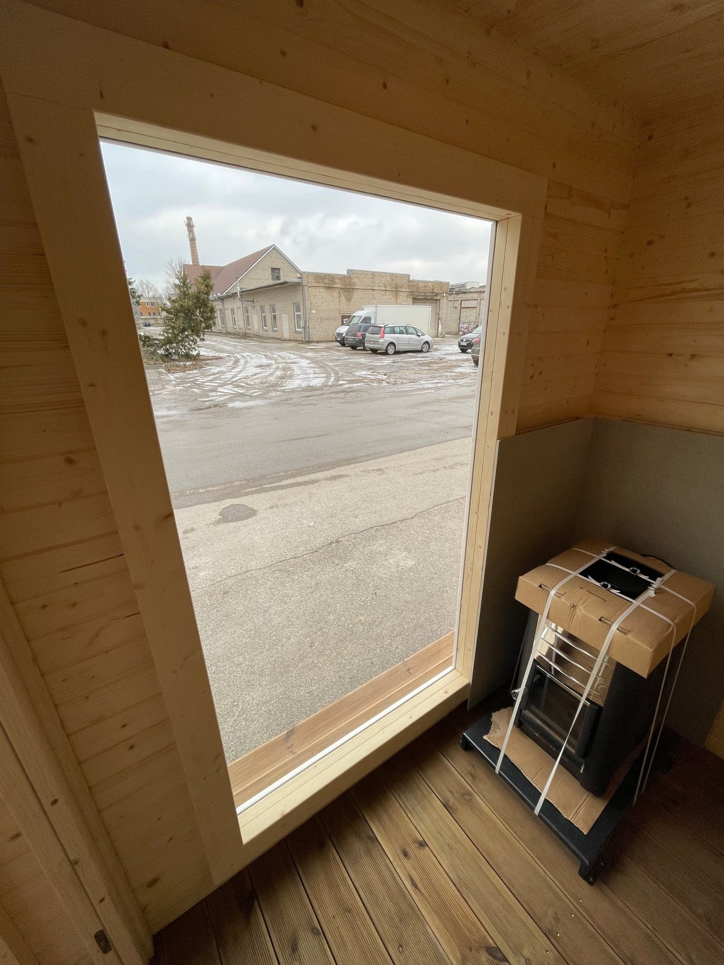 Halo Saunas The Nordic Escape Traditional Outdoor 6 Person Sauna - Nuovo Luxury - Outdoor Sauna