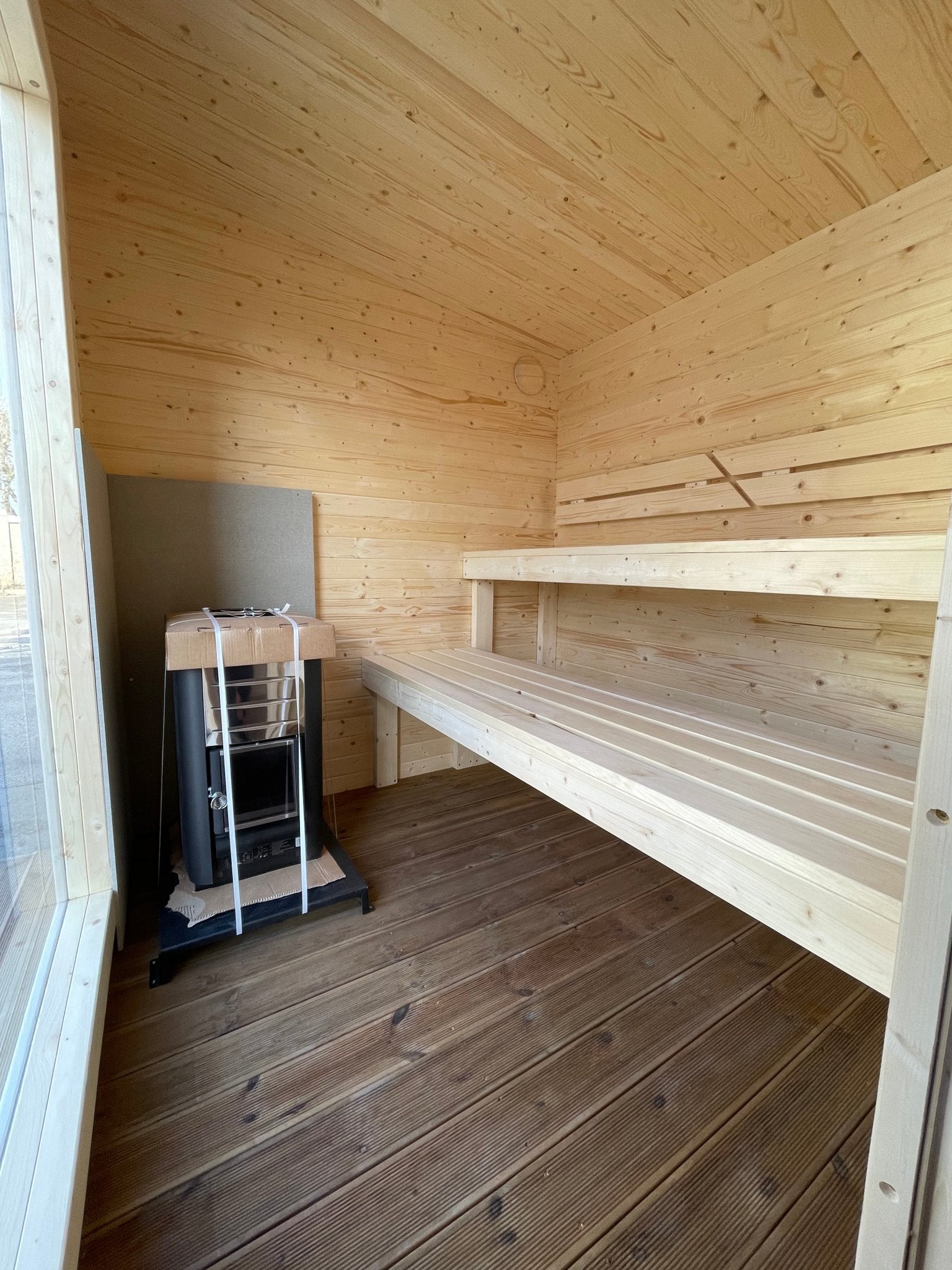 Halo Saunas The Nordic Escape Traditional Outdoor 6 Person Sauna - Nuovo Luxury - Outdoor Sauna