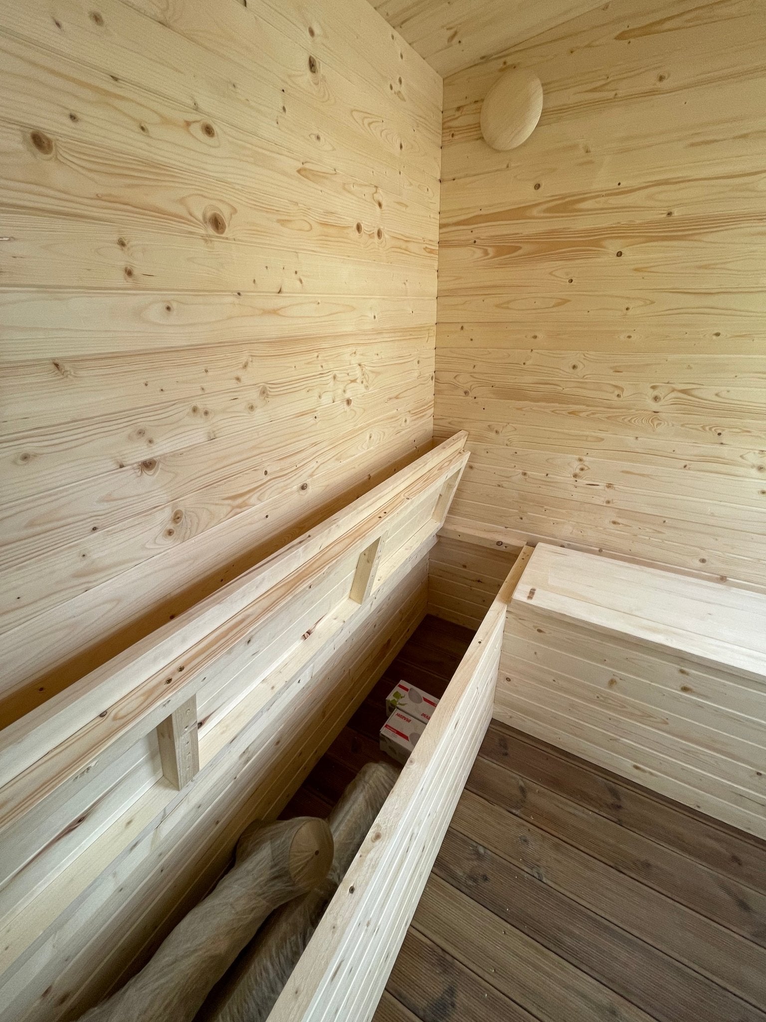 Halo Saunas The Nordic Escape Traditional Outdoor 6 Person Sauna - Nuovo Luxury - Outdoor Sauna