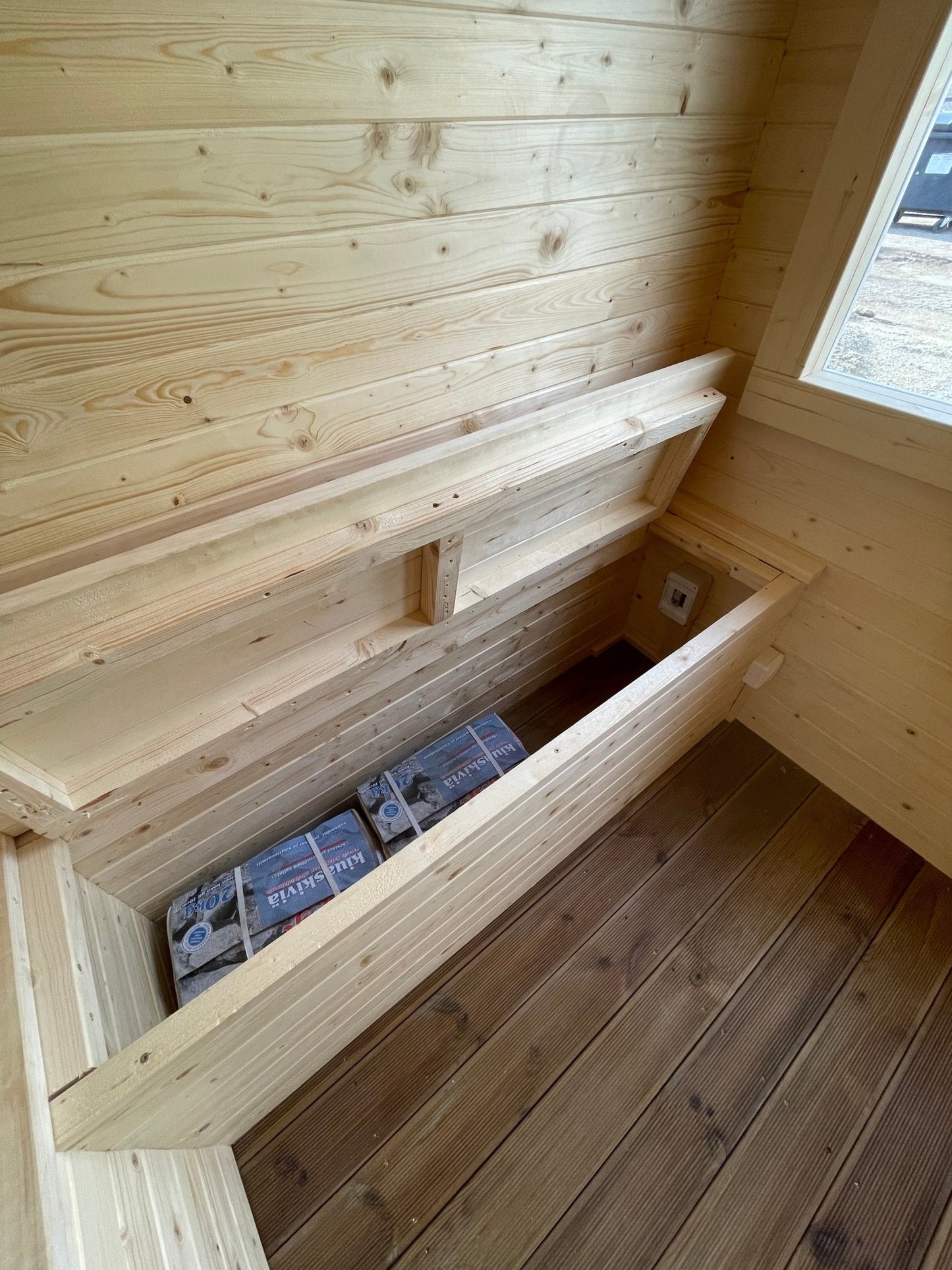 Halo Saunas The Nordic Escape Traditional Outdoor 6 Person Sauna - Nuovo Luxury - Outdoor Sauna