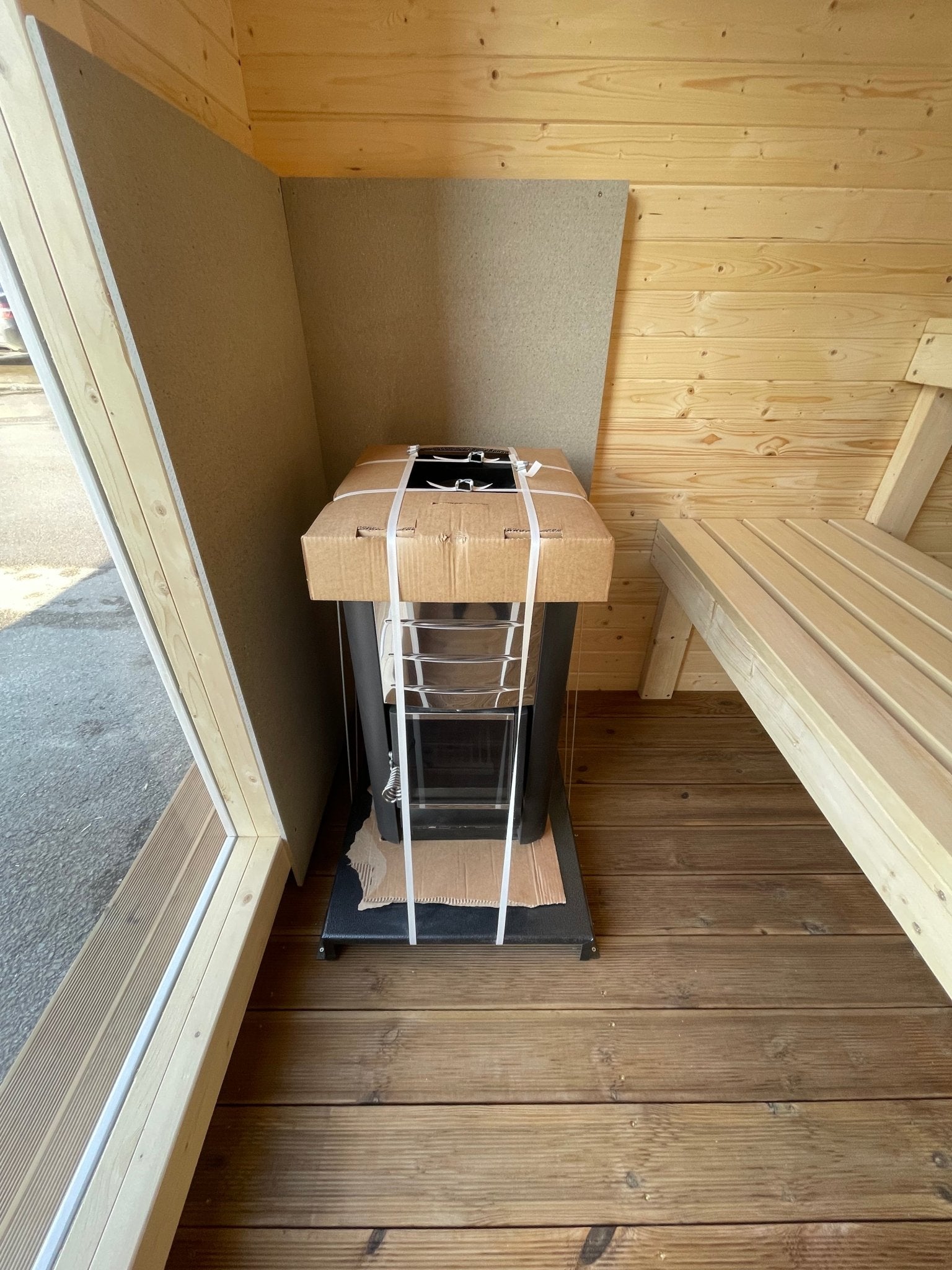 Halo Saunas The Nordic Escape Traditional Outdoor 6 Person Sauna - Nuovo Luxury - Outdoor Sauna