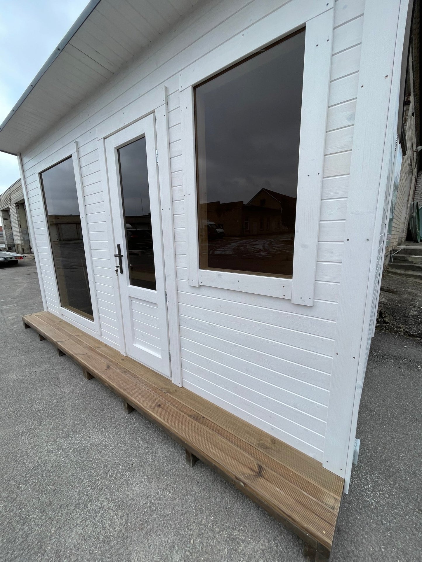 Halo Saunas The Nordic Escape Traditional Outdoor 6 Person Sauna - Nuovo Luxury - Outdoor Sauna