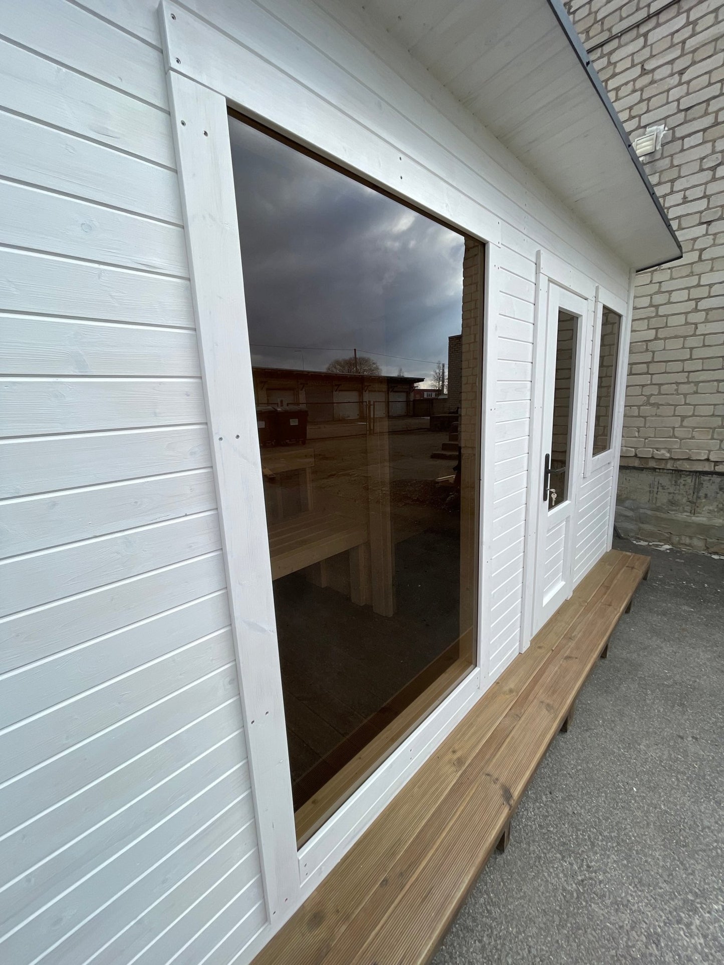 Halo Saunas The Nordic Escape Traditional Outdoor 6 Person Sauna - Nuovo Luxury - Outdoor Sauna