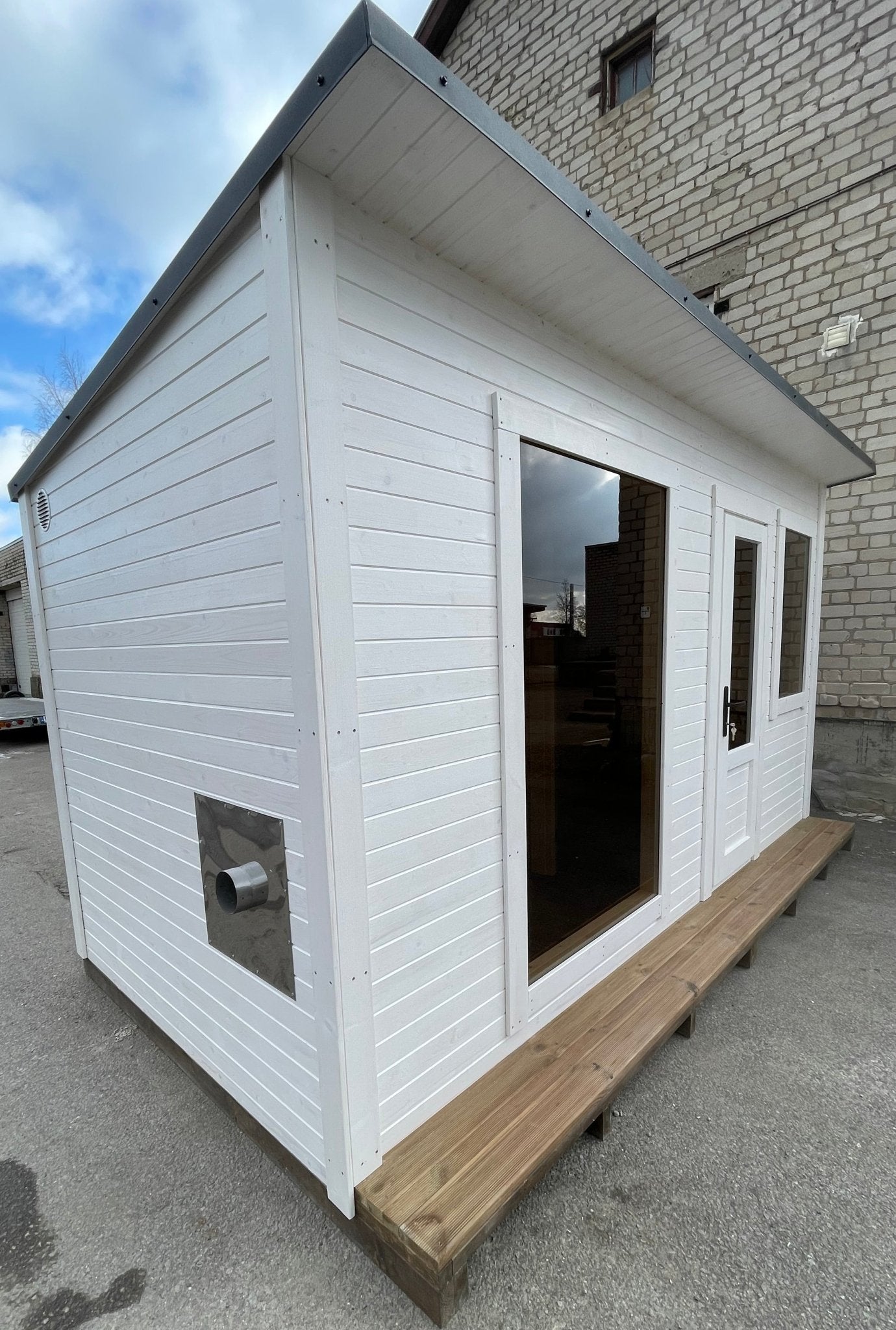 Halo Saunas The Nordic Escape Traditional Outdoor 6 Person Sauna - Nuovo Luxury - Outdoor Sauna