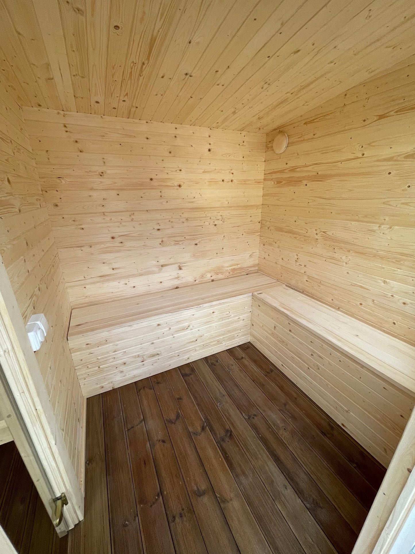 Halo Saunas The Nordic Escape Traditional Outdoor 6 Person Sauna - Nuovo Luxury - Outdoor Sauna