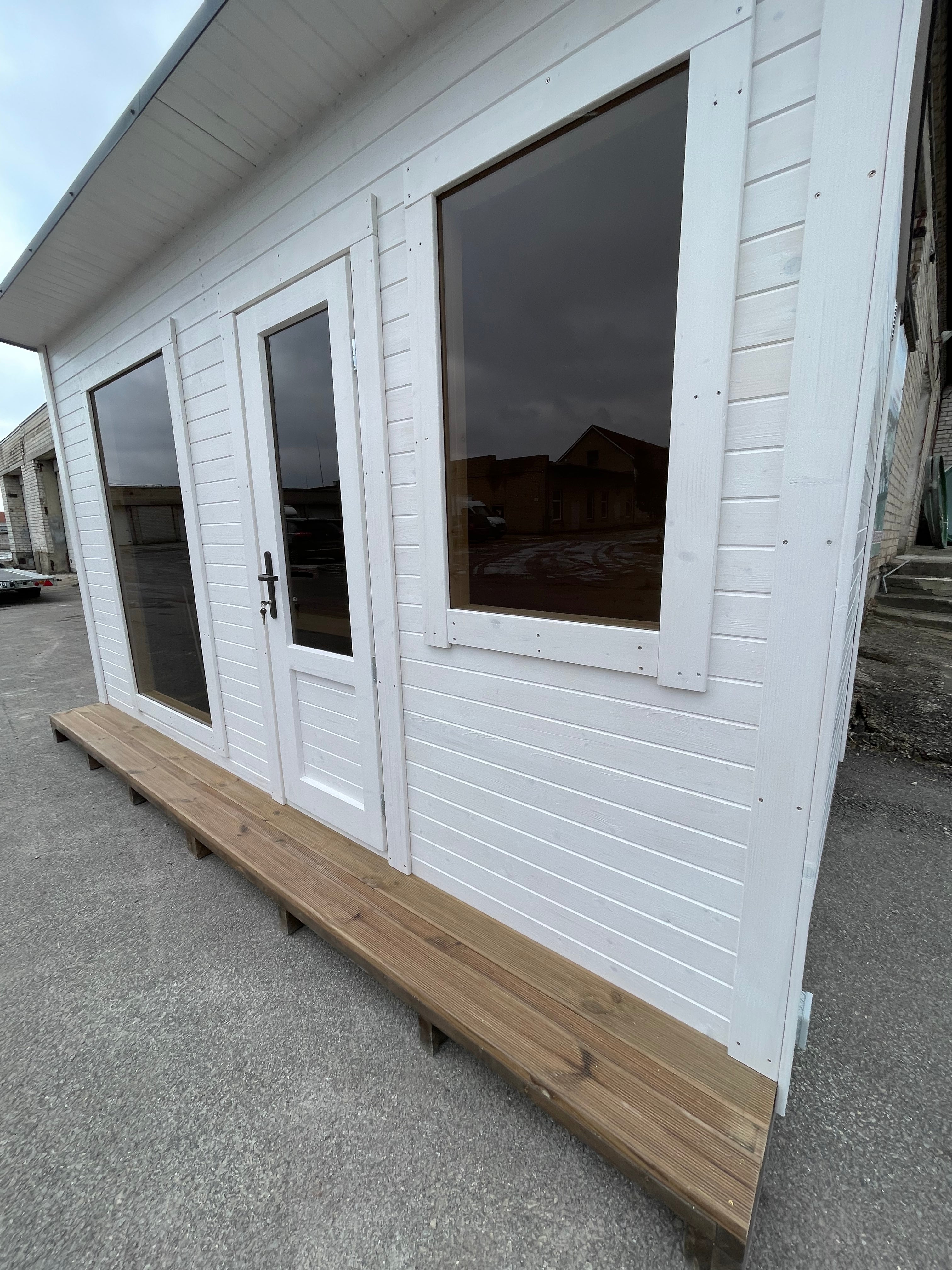 Halo Saunas The Nordic Escape Traditional Outdoor 6 Person Sauna - Nuovo Luxury