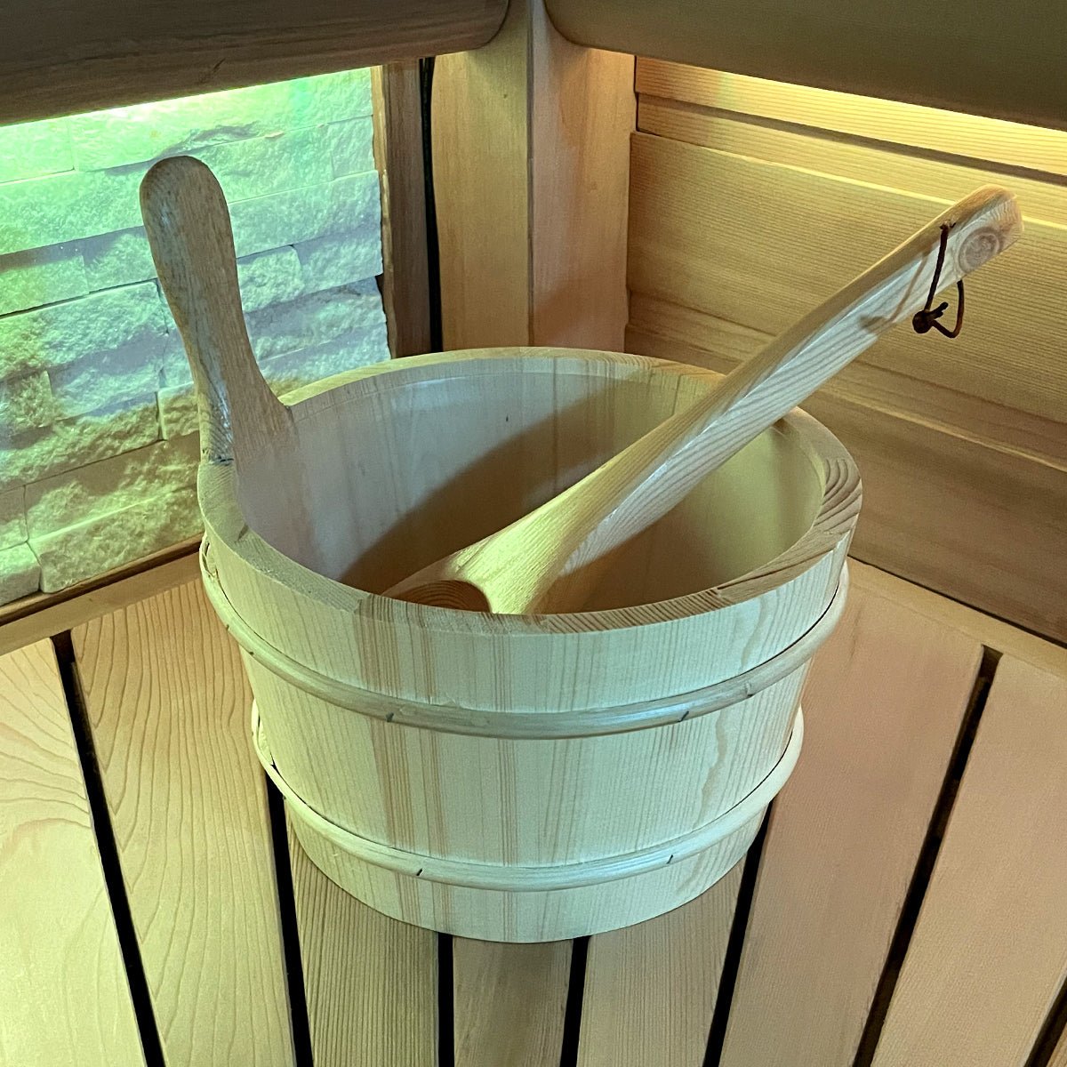 Insignia V2 Ultimate 6 to 8 - Person Garden Sauna Cedar Wood - Nuovo Luxury - Outdoor Sauna