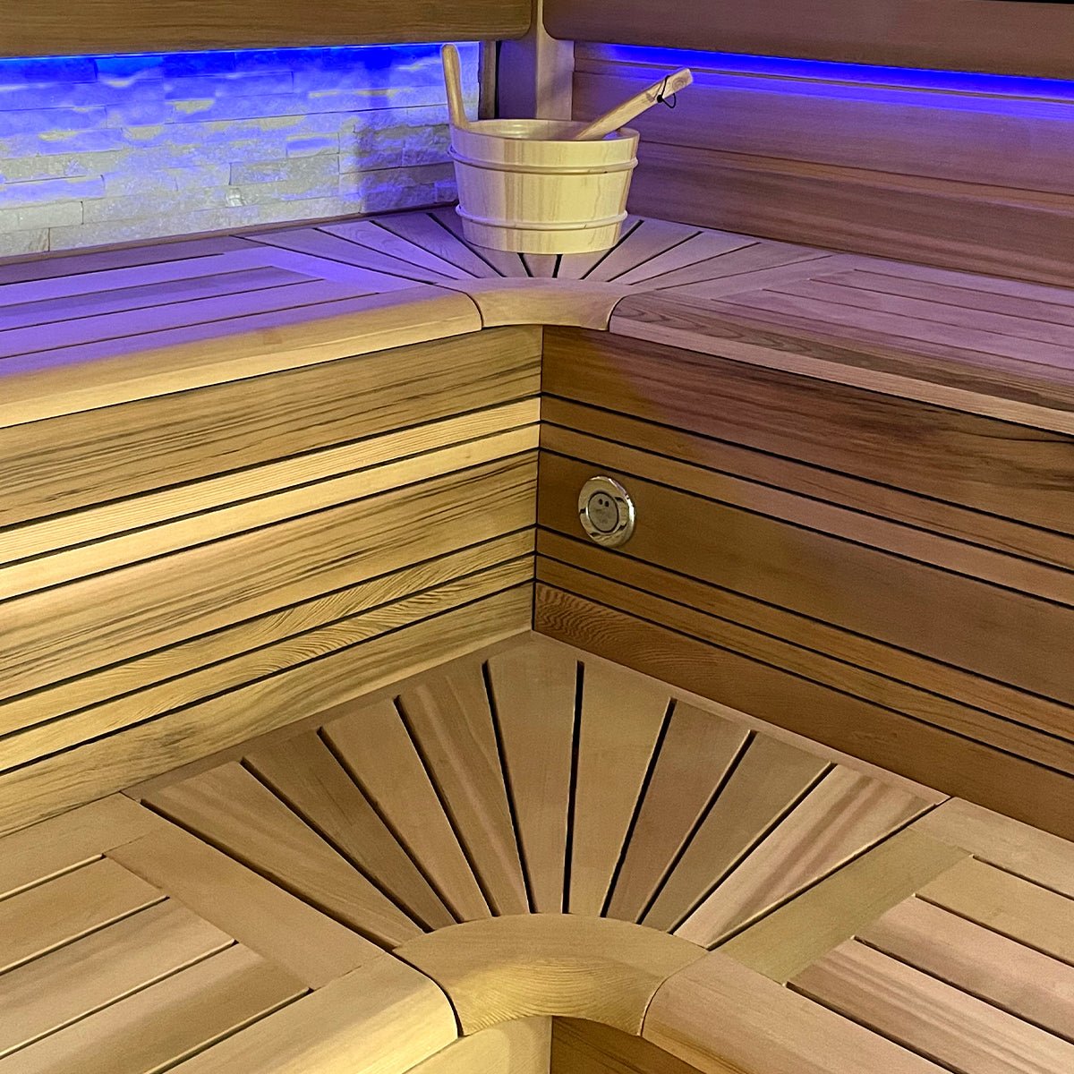 Insignia V2 Ultimate 6 to 8 - Person Garden Sauna Cedar Wood - Nuovo Luxury - Outdoor Sauna