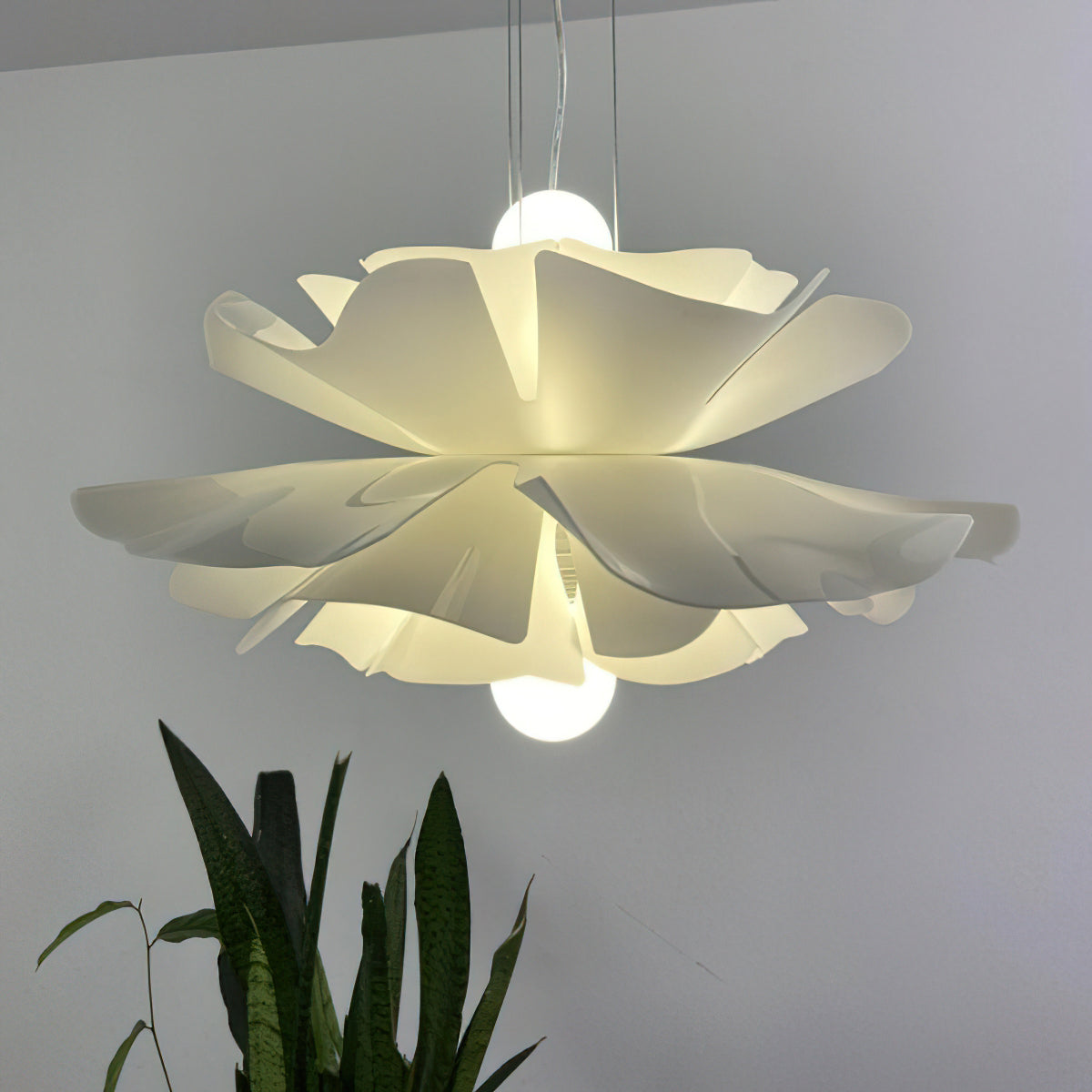 Loto Petal Pendant Light