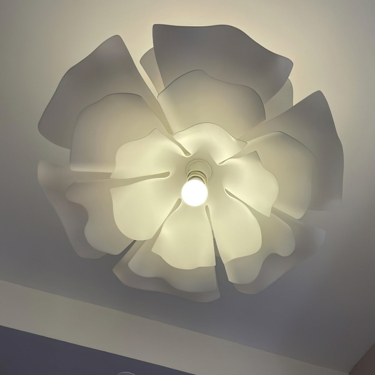 Loto Petal Pendant Light