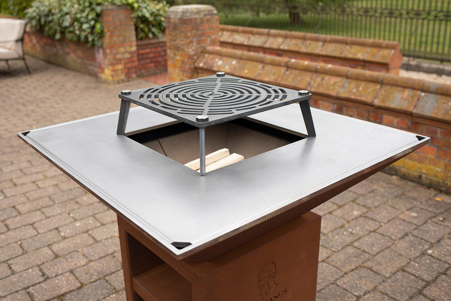 Vulcanus Pro 910 Chef Outdoor Wood Fire Grill - Nuovo Luxury - Grill